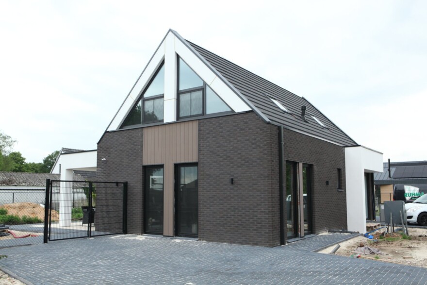 NOVAHUIS A180 bungalow plat dak levensloopbestendig energieneutraal onderhoudsarm