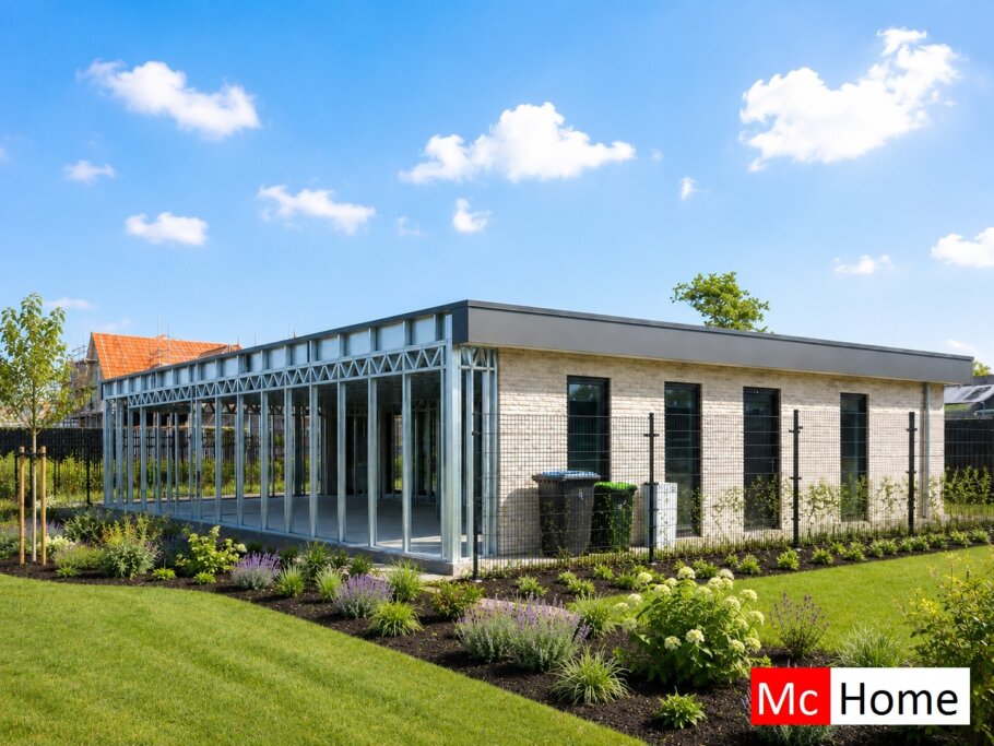 het plaatje toont een woning of gebouw met de staalframebouw constructie deels zichtbaar