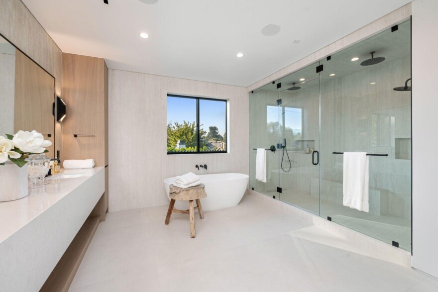 zoekt u een inspiratie foto van een badkamer in een moderne strakke woning? 